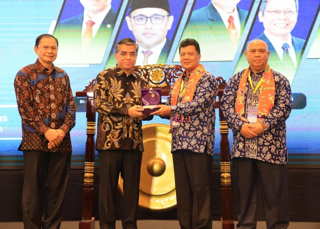 Menaker: Penguatan Pendidikan STEM Penting untuk Perkecil Kesenjangan Kompetensi Lulusan dengan Dunia Kerja